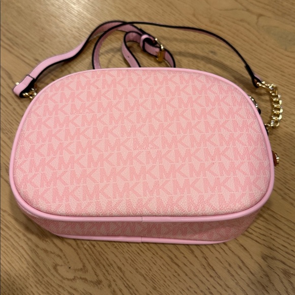 Michael Kors Blush Pink Crossbody with Gold Logo - Picture 3 of 4